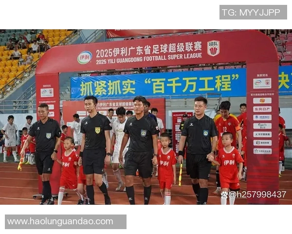 广州足球队的力量变革引发热议探索新阶段的崛起与挑战