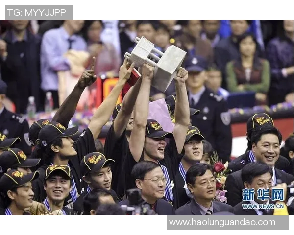 赫伯特琼斯的篮球之路与奋斗精神的启示