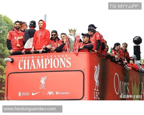 利物浦与巴萨激战回顾球迷热议经典对决与战术较量 利物浦与巴萨激战回顾球迷热议经典对决与战术较量